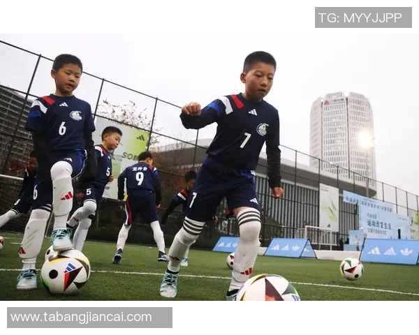 小李谈足球的魅力与技巧分享让你爱上这项运动的原因与乐趣