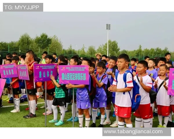 哪吒化身足球小将勇闯绿茵场展现神奇技艺与团队精神